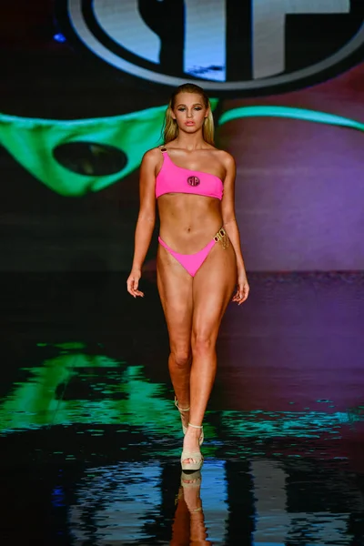 Miami Beach Florida July Model Walks Runway Swim Show Miami — Zdjęcie stockowe