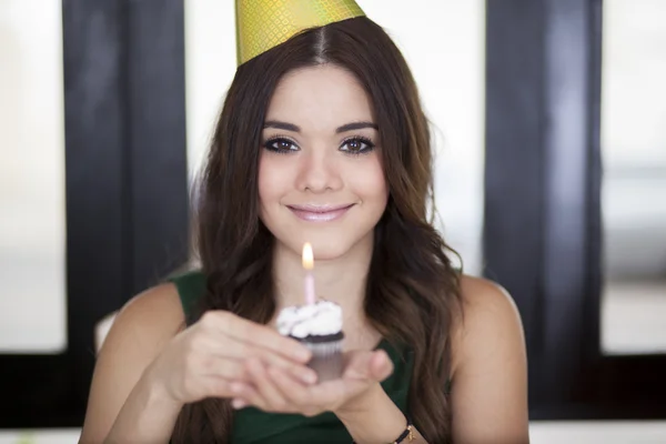 Girl with cake — Stock Photo, Image