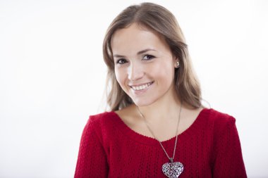 gülümseyen güzel kadın portresi.