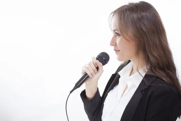 Mujer de negocios sosteniendo micrófono — Foto de Stock