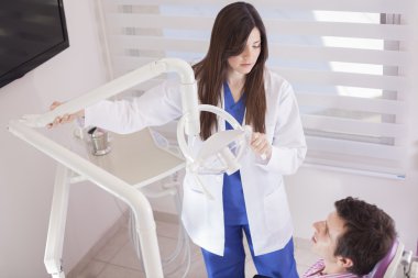 çalışan diş hekimi