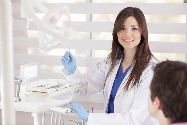 Dentista de trabalho — Fotografia de Stock