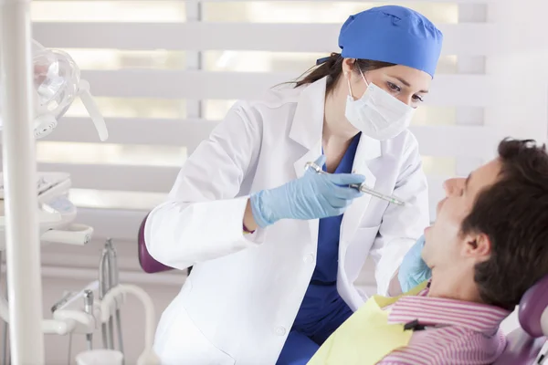 Pracy stomatologa — Zdjęcie stockowe
