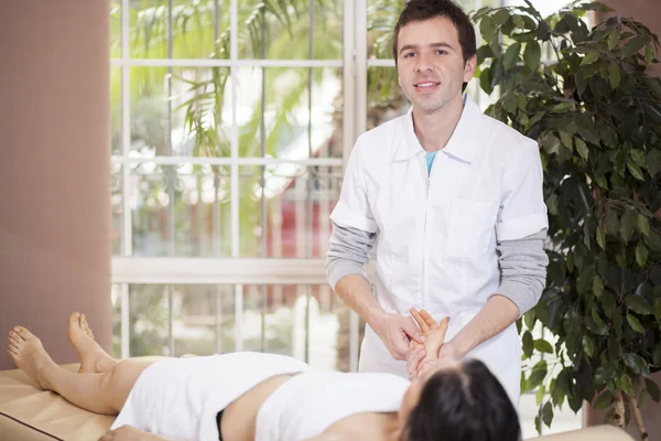 Therapist makes hand massage to his patient — Stock Photo, Image