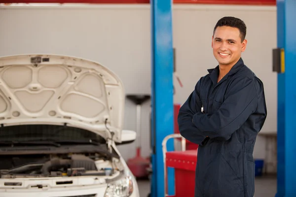 View of a smiling mechanic — Stock Photo, Image