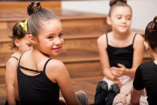 Prendersi una pausa dalla lezione di danza — Foto Stock