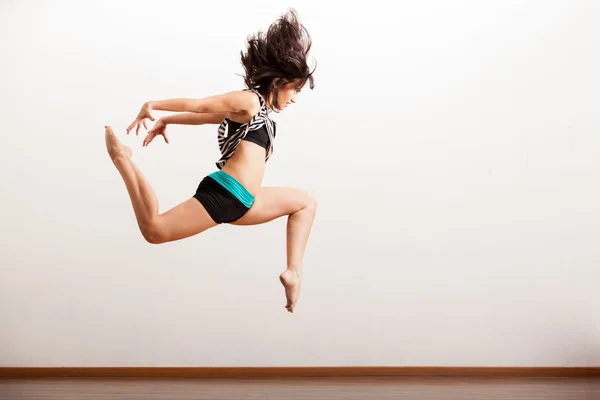 Jazz dancer in the air — Stock Photo, Image