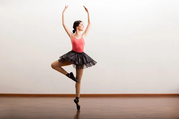 Bailarina de ballet en tutú — Foto de Stock