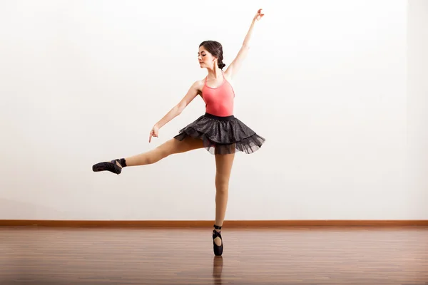 Bailarina de ballet en tutú —  Fotos de Stock