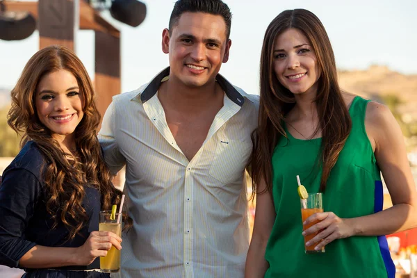Happy Latin friends having drinks — Stock Photo, Image