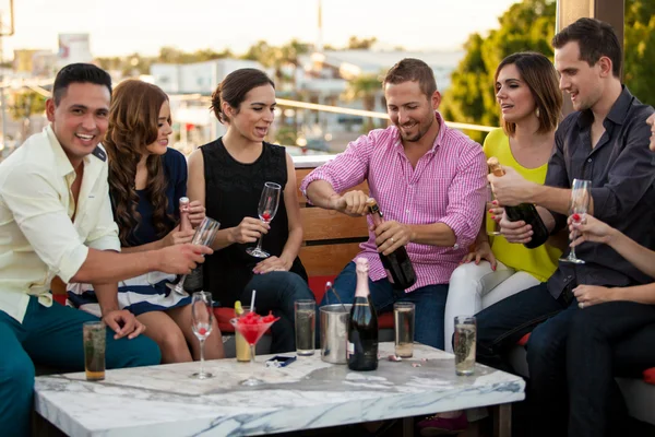 Friends having fun at a bar — Stock Photo, Image