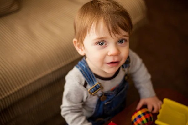 Niño jugando — Foto de Stock