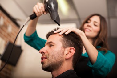 bir blowdryer bir salonda kullanma