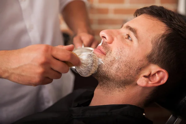 Preparando-se para fazer a barba — Fotografia de Stock