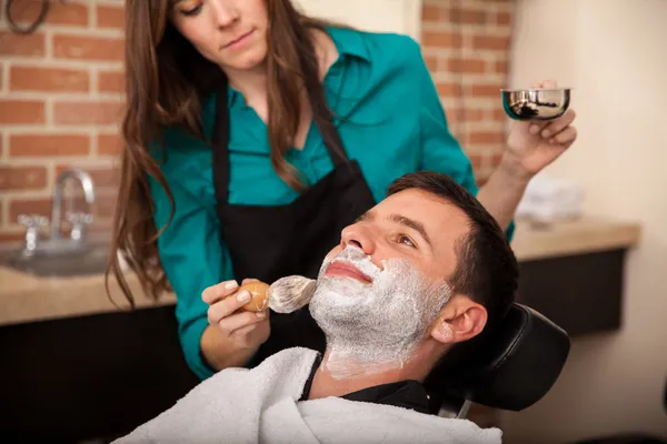 Getting shaved by a girl — Stock Photo, Image
