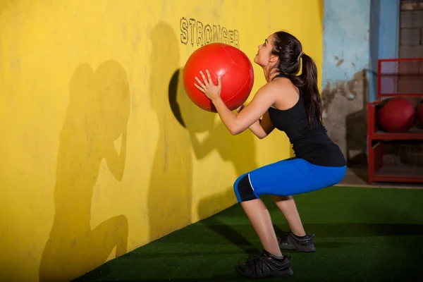 Workout with medicine ball — Stock Photo, Image