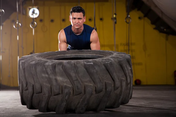 Exercising with a big tire — Stock Photo, Image