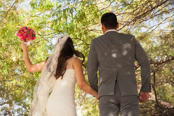 Bride and groom behind her — Stock Photo, Image
