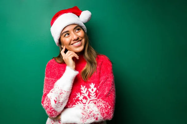 Thinking How Celebrate Christmas Latin Woman Using Her Imagination Planning — Stock Photo, Image