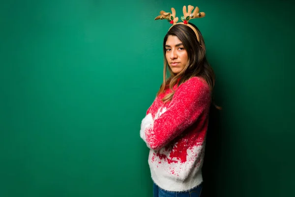 Feeling Furious Angry Hispanic Woman Crossed Arms Wearing Christmas Hat — Stock Photo, Image