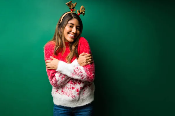 Portrait Beautiful Woman Feeling Cozy Touching Her Comfy Christmas Weater — Stock Photo, Image