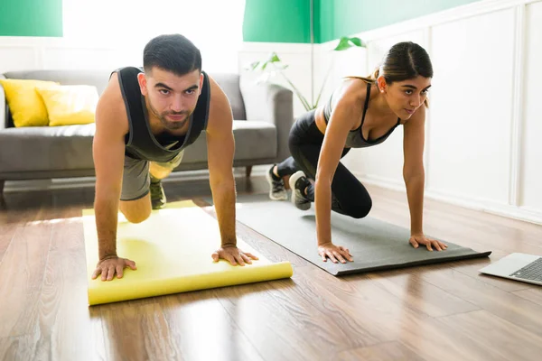 Attractive Hispanic Man Woman Activewear Active Healty Lifestyle Working Out — Stock Photo, Image