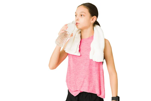 Fit Beautiful Girl Towel Taking Break Her Workout Drinking Water — Stock Photo, Image