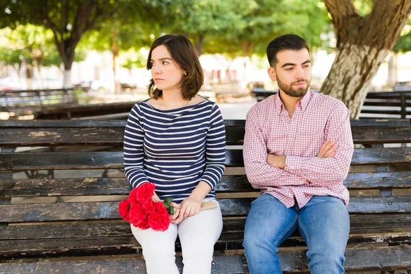 Angry Couple Having Misunderstanding Caucasian Man Bringing Flowers Her Angry — Stock Photo, Image