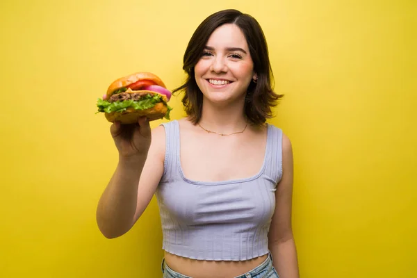 Having Delicious Lunch Portrait Attractive Caucasian Woman Holding Hamburger — Stock Photo, Image