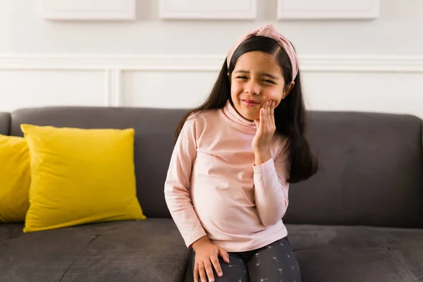 Worried Hispanic Girl Looking Camera While Suffering Pain Because Toothache — Stock Photo, Image