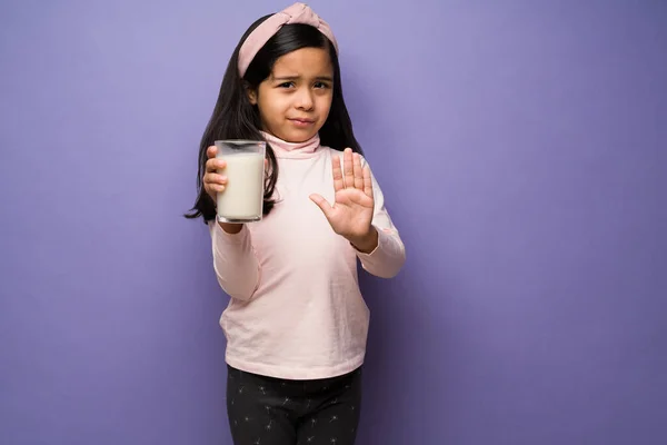 Gusta Leche Niño Elemental Molesto Con Intolerancia Lactosa Que Niega —  Fotos de Stock