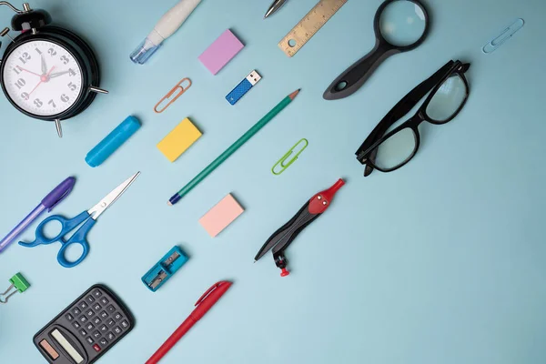 Papírová Šablona Školní Potřeby Různá Pera Spony Značky Tužky Nůžky — Stock fotografie