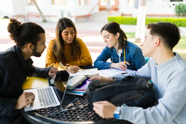 Smart Young Woman Explaining Homework Lessons Her Friends Study Group — Zdjęcie stockowe