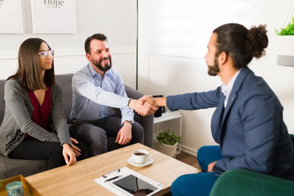 Hispanic Finance Consultant Shaking Hands Young Man Meeting Investment Insurance — Stok fotoğraf