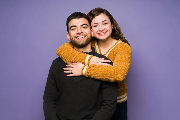 Multiracial Smiling Couple Embracing Latin Cheerful Boyfriend Caucasian Girlfriend Hugging — Stock Photo, Image