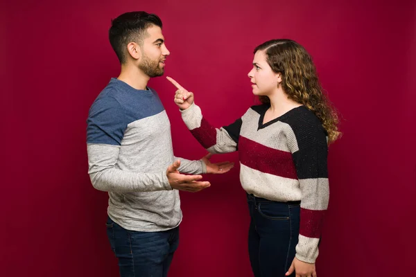 Relationship Problems Angry Girlfriend Arguing Her Young Boyfriend Because Terrible — Φωτογραφία Αρχείου
