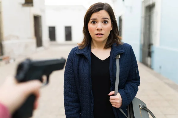 Gezicht Een Mooie Vrouw Die Bang Uitziet Terwijl Beroofd Bedreigd — Stockfoto