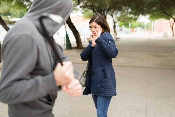Não Faça Mal Mulher Caucasiana Assustada Sentindo Horrorizada Enquanto Atacante — Fotografia de Stock