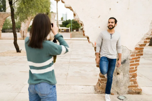 Casual Photoshoot Rear View Young Woman Taking Pictures Hispanic Handsome — Stock Photo, Image
