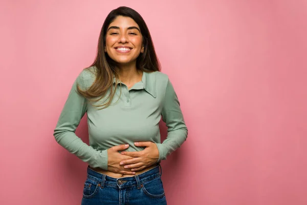 Food Delicious Satisfied Young Woman Smiling Rubbing Her Full Stomach — Stock Photo, Image