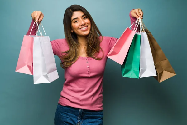 Treating Myself Cheerful Latin Woman Smiling Looking Camera While Carrying — Stock Photo, Image