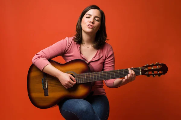 Inspired Young Woman Singing Beautiful Love Song While Playing Acoustic — Stock Photo, Image