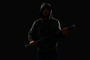 Kavgayı kışkırtmak. Tehlikeli, öfkeli bir suçlu şiddet suçu işlerken dövüşe hazır.