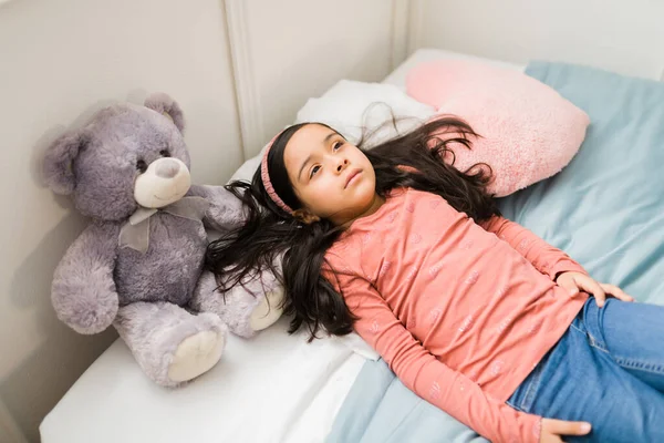 High Angle Sad Elementary Girl Lying Her Bed Teddy Bear — Stock Photo, Image