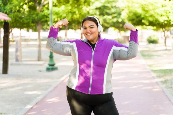 Raggiungere Miei Obiettivi Perdita Peso Donna Forte Con Obesità Mostrando — Foto Stock