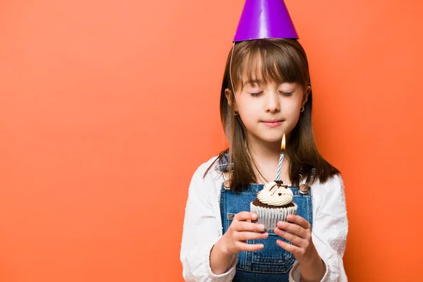 Closeup Cute Little Girl Party Hat Birthday Cupcake Making Her — Stock Photo, Image