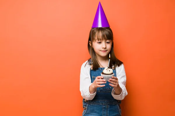Pretty Caucasian Girl Wearing Party Hat Holding Cupcake Candle Her — Stock Photo, Image