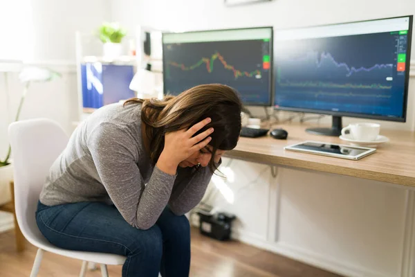 Nemůžu Uvěřit Jsem Přišel Peníze Deprese Žena Makléř Vypadající Smutně — Stock fotografie