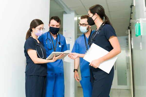 Nurses Doctors Surgeons Talking Emergency Medical Case Hospital — Stock Photo, Image