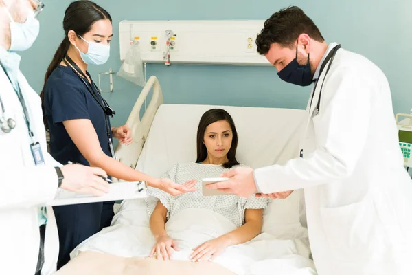 Surgeon Facial Mask Showing Lab Results Prescription Hospitalized Female Patient — Stock Photo, Image